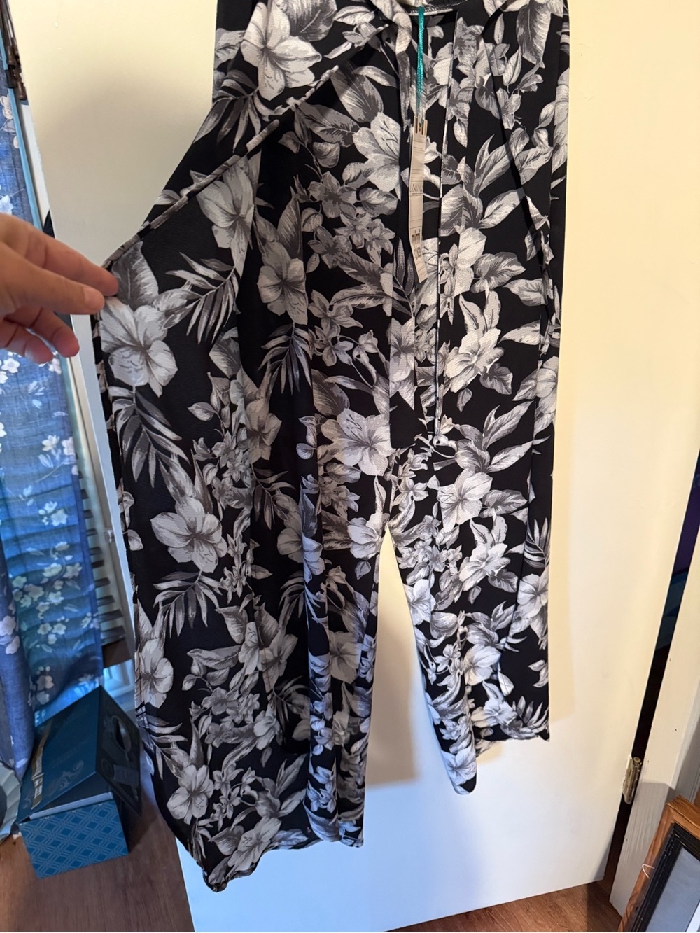 Mimi Chica NWT Black and White Floral Harem Pants - romantic whimsy size Med
